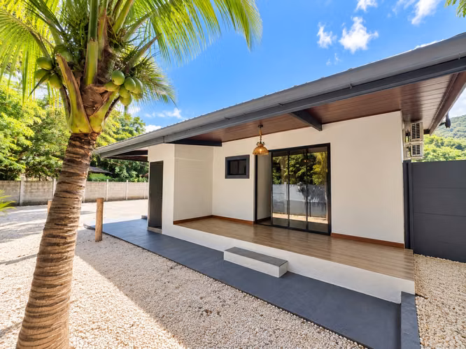 EXCLUSIVA PROPIEDAD EN VENTA CON PISCINA PRIVADA, CASA DE HUÉSPEDES Y AMPLIOS TERRENOS - Imagen 10