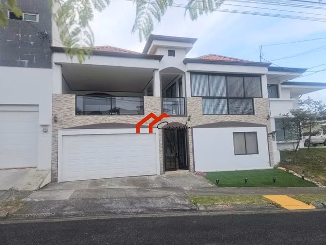 Venta de Casa en Condominio Monte Alto, El Carmen, Cartago