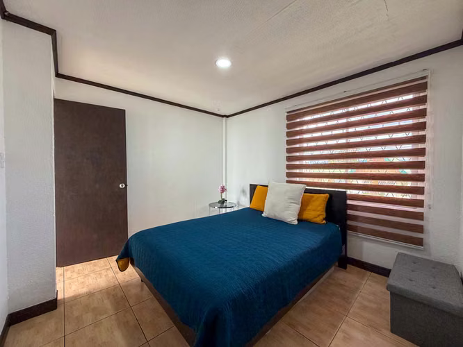 Venta de casa Esquinera Con Amplio Jardín - Imagen 15