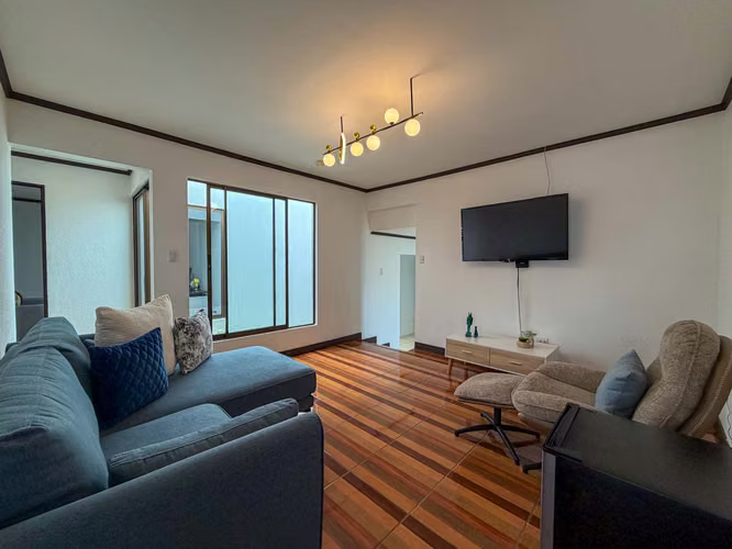 Venta de casa Esquinera Con Amplio Jardín - Imagen 16