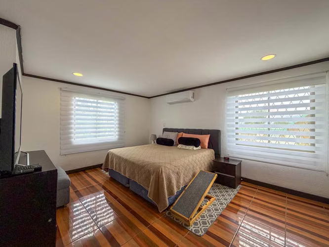 Venta de casa Esquinera Con Amplio Jardín - Imagen 18