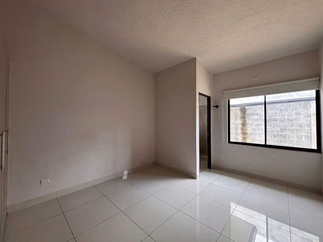 Venta de casa de una planta en condominio, Lindora, Santa Ana - Imagen 2