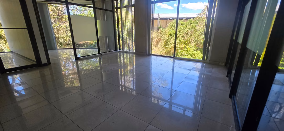 Alquiler de edificio en punto estratégico en Lindora/Pozos - Imagen 4