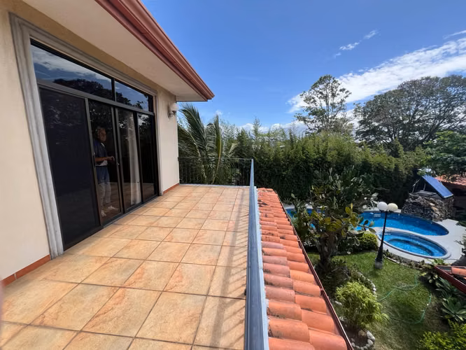Exclusiva Oportunidad en Escazú | Adquiera una Residencia o las 3 juntas - Imagen 7