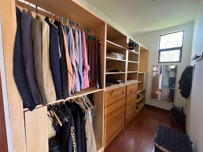 Exclusiva Oportunidad en Escazú | Adquiera una Residencia o las 3 juntas - Imagen 16