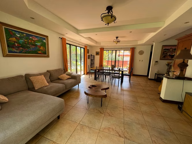 Exclusiva Oportunidad en Escazú | Adquiera una Residencia o las 3 juntas - Imagen 8