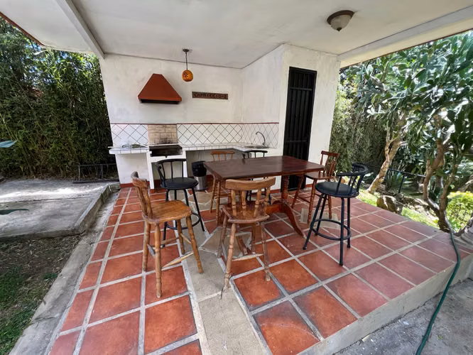 Exclusiva Oportunidad en Escazú | Adquiera una Residencia o las 3 juntas - Imagen 4