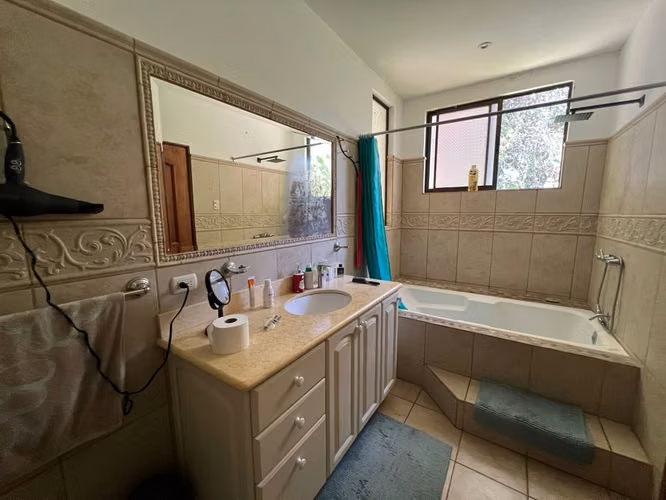 Exclusiva Oportunidad en Escazú | Adquiera una Residencia o las 3 juntas - Imagen 19