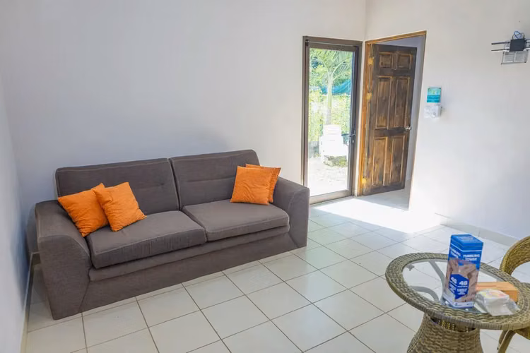 Villa de Inversión: 2 Casas + Piscina | Cerca de Playa Blanca, Jacó - Imagen 8