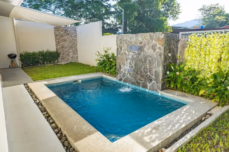 Villa de Inversión: 2 Casas + Piscina | Cerca de Playa Blanca, Jacó - Imagen 2