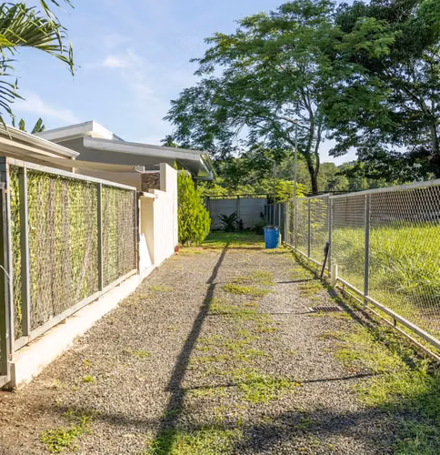 Villa de Inversión: 2 Casas + Piscina | Cerca de Playa Blanca, Jacó - Imagen 12