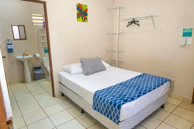 Villa de Inversión: 2 Casas + Piscina | Cerca de Playa Blanca, Jacó - Imagen 10