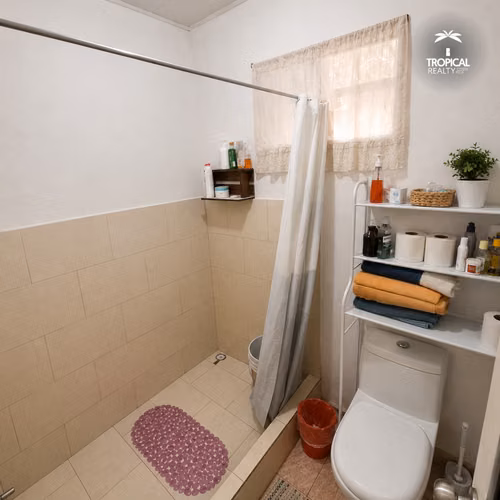 Casa con Vista Panorámica y Amplio Terreno en Ciudad Colón - Imagen 12