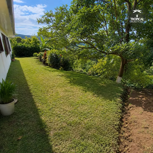 Casa con Vista Panorámica y Amplio Terreno en Ciudad Colón - Imagen 16