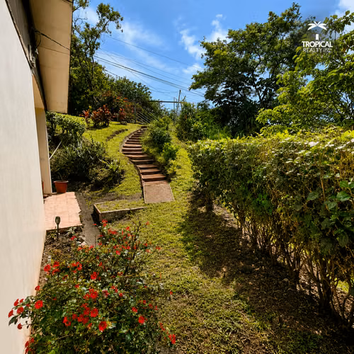 Casa con Vista Panorámica y Amplio Terreno en Ciudad Colón - Imagen 15