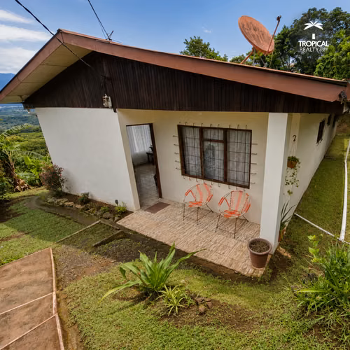 Casa con Vista Panorámica y Amplio Terreno en Ciudad Colón - Imagen 2