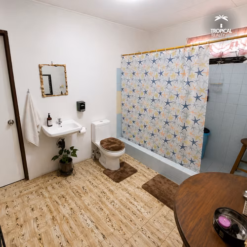 Casa con Vista Panorámica y Amplio Terreno en Ciudad Colón - Imagen 11