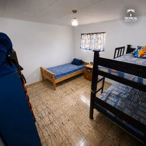 Casa con Vista Panorámica y Amplio Terreno en Ciudad Colón - Imagen 9