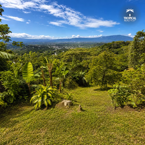 Casa con Vista Panorámica y Amplio Terreno en Ciudad Colón - Imagen 18