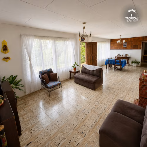 Casa con Vista Panorámica y Amplio Terreno en Ciudad Colón - Imagen 3