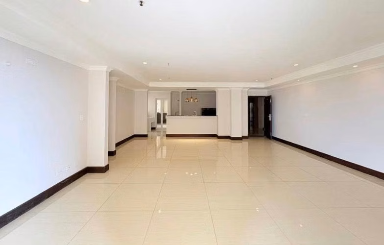 SABANA MUY AMPLIO EN CONDOMINIO