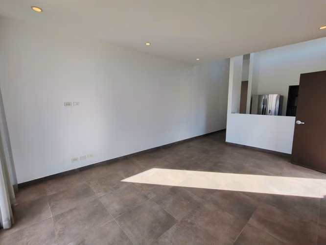 Ganga! Apartamento con línea blanca en Guachipelín de Escazú. - Imagen 2