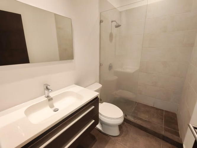 Ganga! Apartamento con línea blanca en Guachipelín de Escazú. - Imagen 14