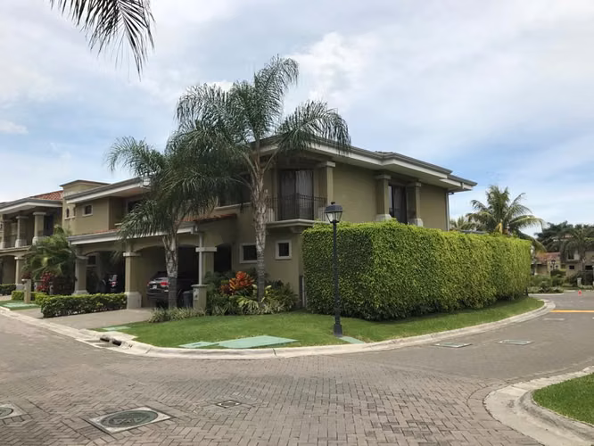 Venta de casa en Condominio Almería, Santa Ana, San José - Imagen 2