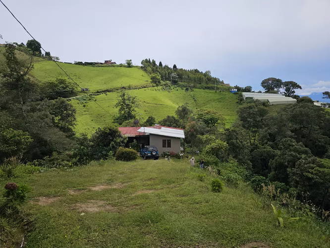Finca en Potrerillos de  Llano Grande, Cartago