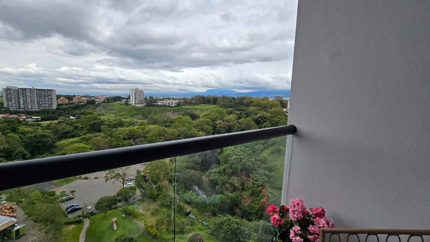 Alquiler de apartamento con espectaculares vistas en La Sabana - Imagen 5