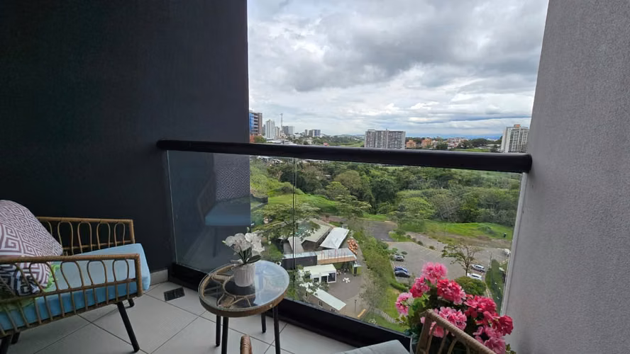 Alquiler de apartamento con espectaculares vistas en La Sabana - Imagen 4
