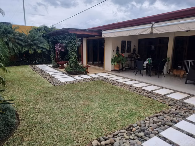 Casa en venta una sola planta y patio Pinares de Curridabat - Imagen 5