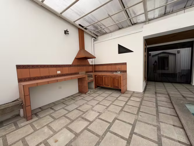 CASA ESQUINERA CON USO DE SUELO MIXTO EN ROHRMOSER! P622 - Imagen 5