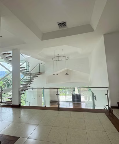 Casa moderna de Lujo en Guachipelín Norte.
