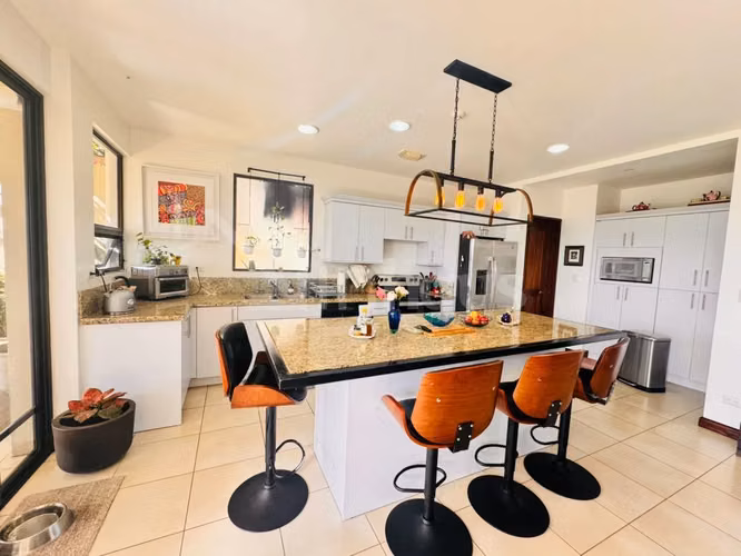 id # 41838 Venta casa de 3 plantas en Condominio Colinas de Montealegre - Imagen 3