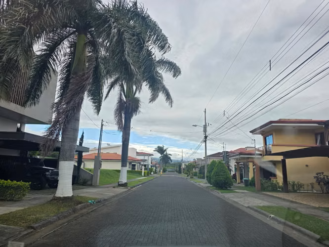 OPORTUNIDAD! VENTA LOTE CONDOMINIO 5 MINUTOS DEL AEROPUERTO, ALAJUELA - Imagen 10