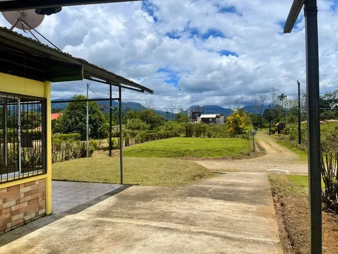 Casa en venta con vista al Arenal en residencial privado - Fortuna