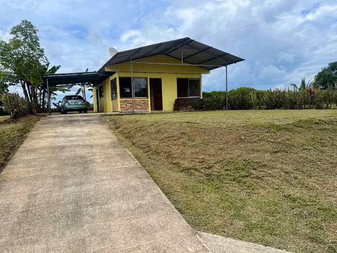 Casa en venta con vista al Arenal en residencial privado - Fortuna