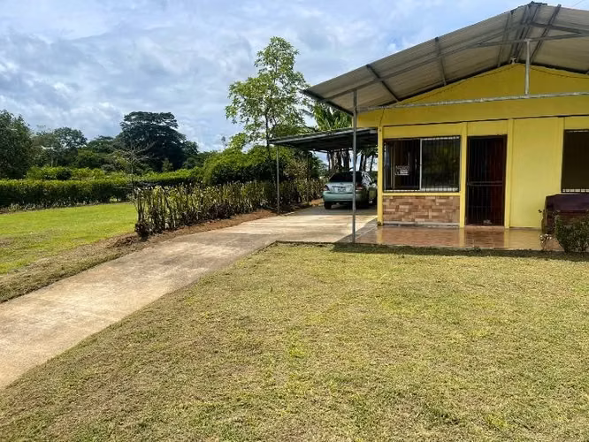 Casa en venta con vista al Arenal en residencial privado - Fortuna