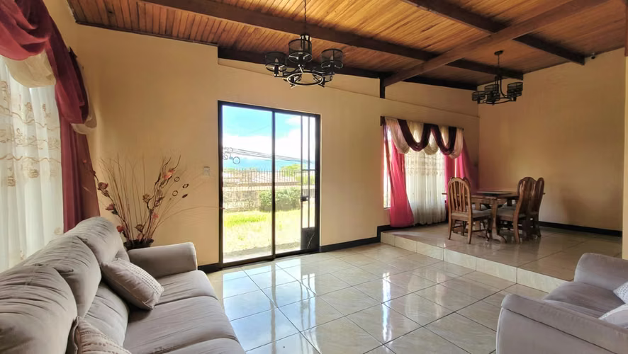 Casa muy bien localizada en San Pablo de Heredia