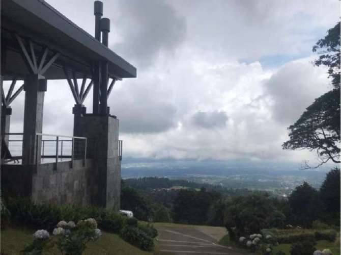 Casa de Lujo en Birrí, Heredia | 3 ha, Vista al Valle Central y Guest House con Ingreso Airbnb - Imagen 4