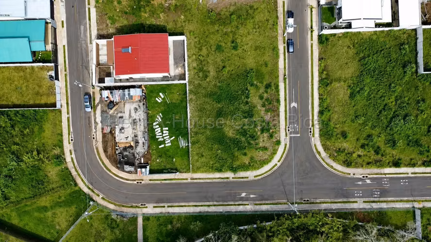 LOTE EN VENTA EN RESIDENCIAL JARDINES DE SANTA CRUZ - SAN ISIDRO DE HEREDIA - Imagen 2