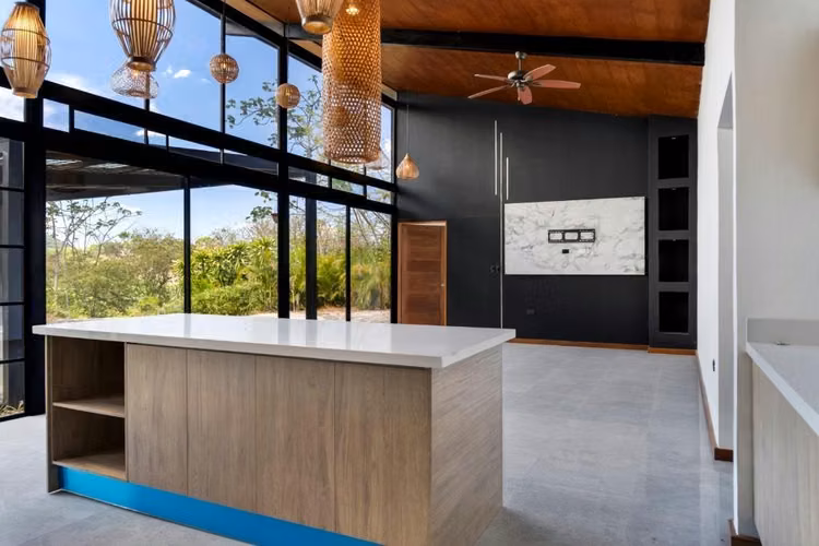 Hermosa Casa en Residencial Turrubares - Imagen 2