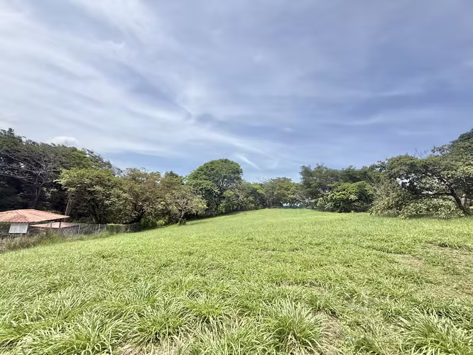 Lote en condominio con piscina  HG - Imagen 9