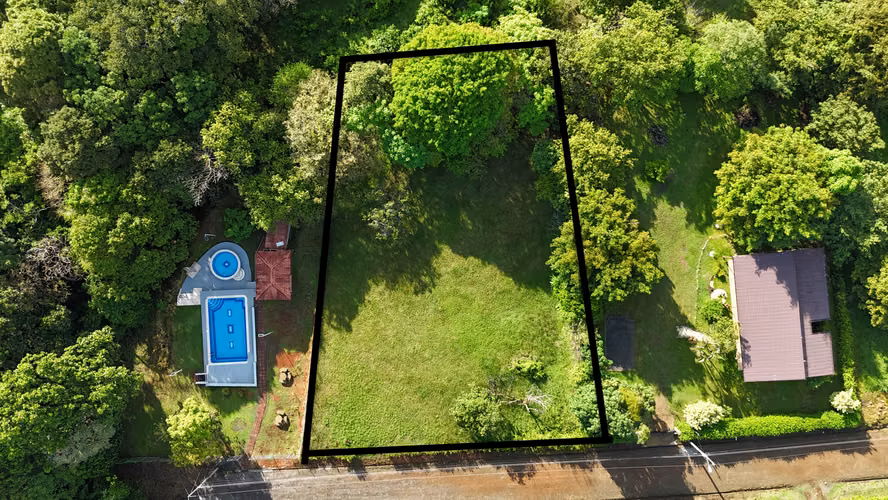 Lote en condominio con piscina  HG - Imagen 3