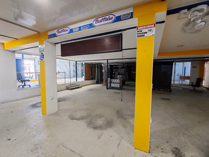 Venta de Propiedad Comercial y Bodega en calle Principal de Heredia