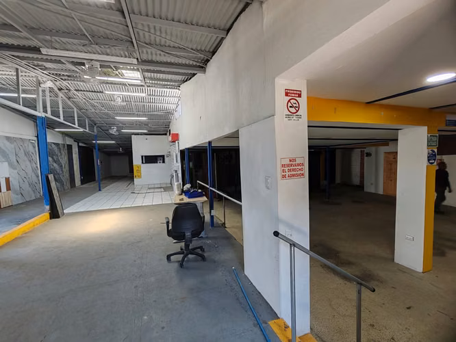 Venta de Propiedad Comercial y Bodega en calle Principal de Heredia