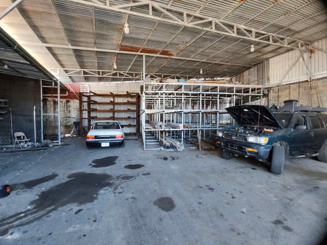 Venta de Propiedad Comercial y Bodega en calle Principal de Heredia