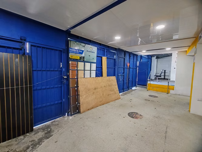 Venta de Propiedad Comercial y Bodega en calle Principal de Heredia