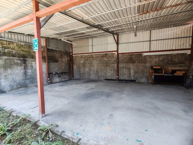 Venta de Propiedad Comercial y Bodega en calle Principal de Heredia